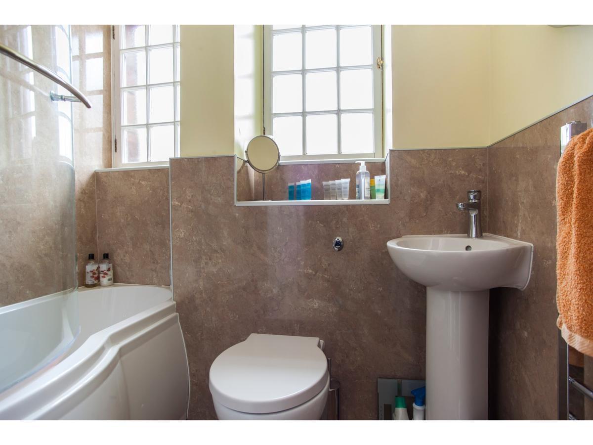 Historic Dean Village Treasure, Sleeps 4 Edimburgo Exterior foto